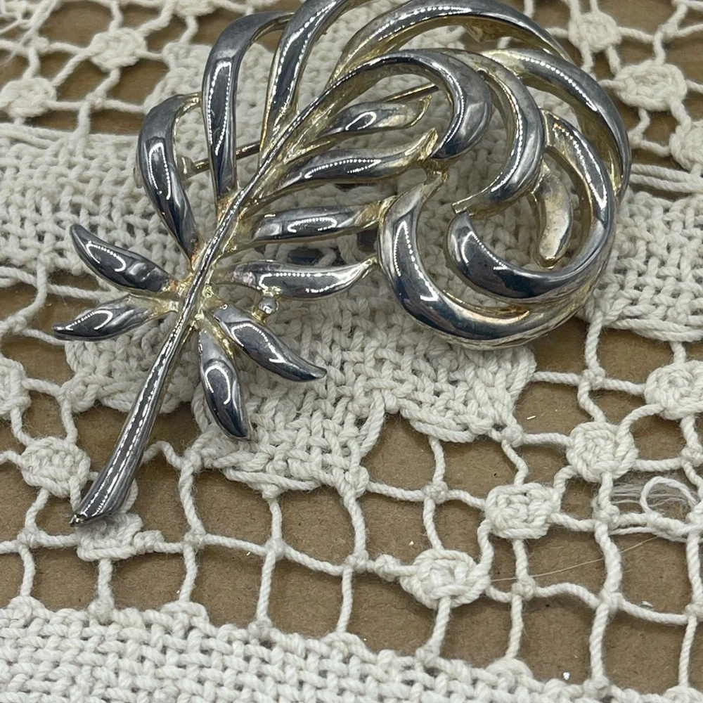 Vintage Silver Tone Swirl Leaf Feather‎ Brooch Pin Mid Century Modern Style